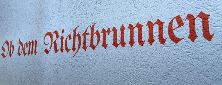 Hausbeschriftung Ob dem Richtbrunnen, Gerbergässlein 26, Basel