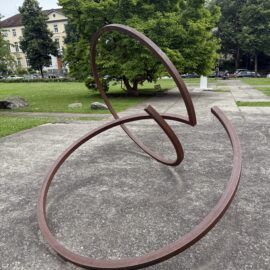 Vier Plastiken im Park von Kunstmuseum Solothurn